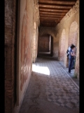 05608 ostia - regio iii - insula ix - domus delle muse (iii,ix,22) - porticus suedostseite des hofes - ri suedwesten.jpg